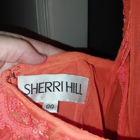 SHERRI HILL HOMECOMING DRESS - Picture 3 of 5